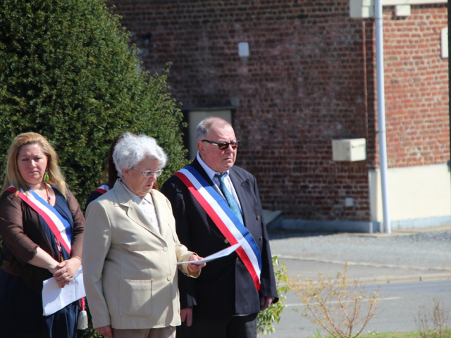 2016-05-08-Cérémonie-et-Fête-dHaplincourt028